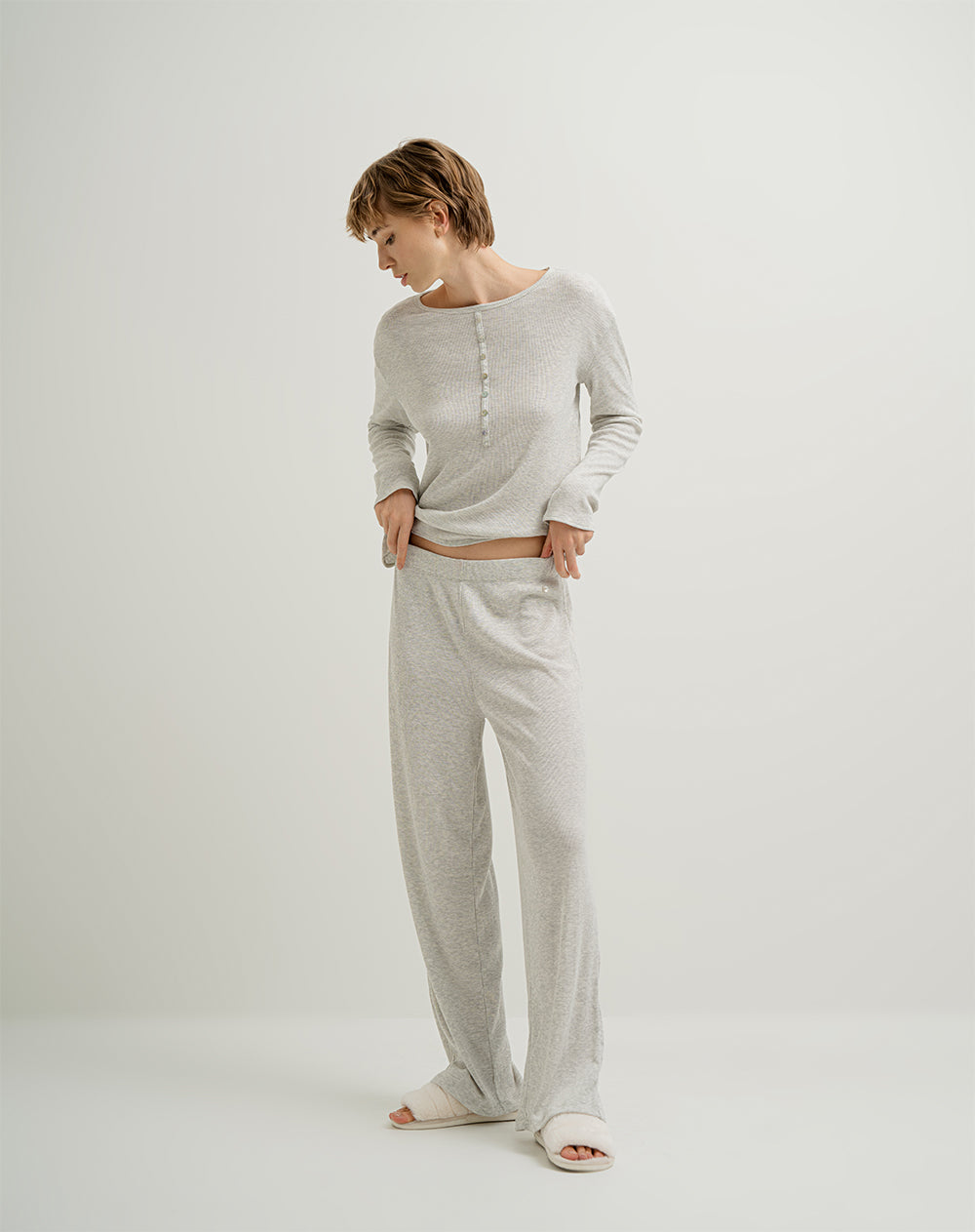 Pantalon relaxed fit tiro alto gris jaspe