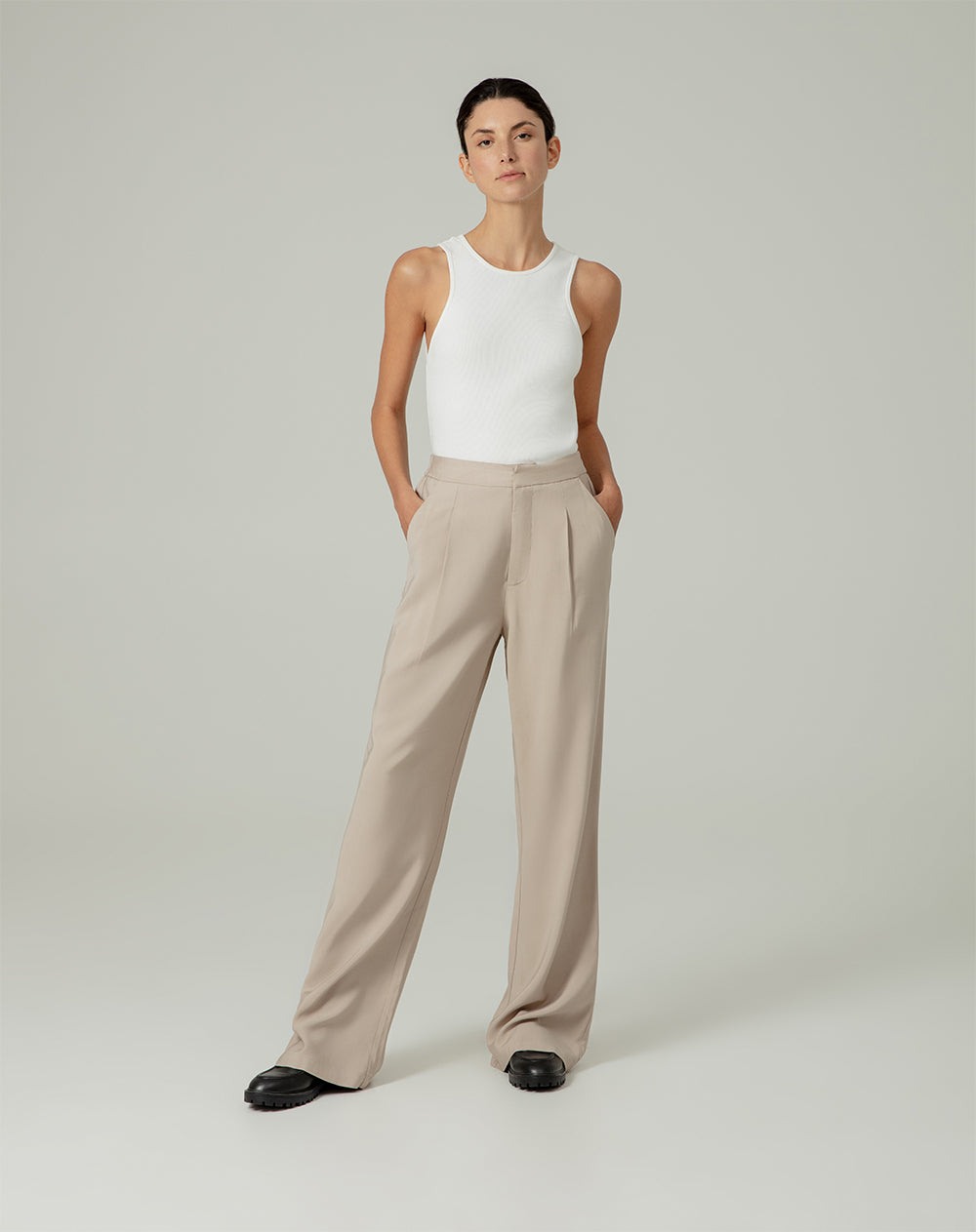 Pantalon punto blanco sale