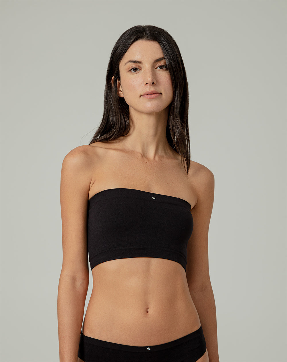 Top Ajuum strapless soporte bajo negro