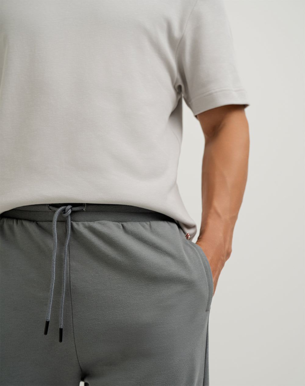 Jogger relaxed fit tiro medio gris