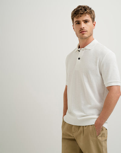 Polo regular fit en tela con textura habana