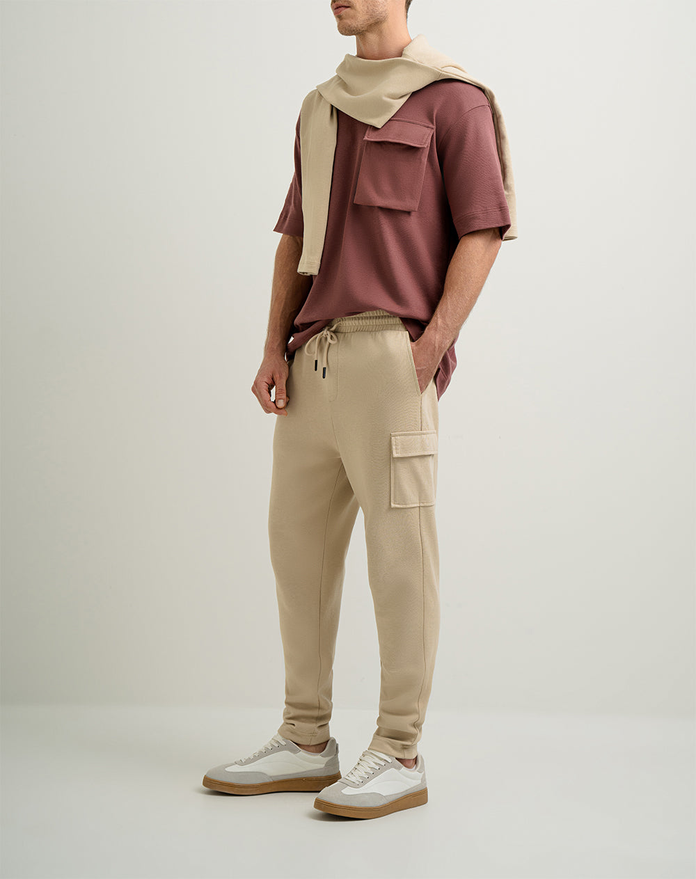 Pantalón regular fit tiro medio khaki