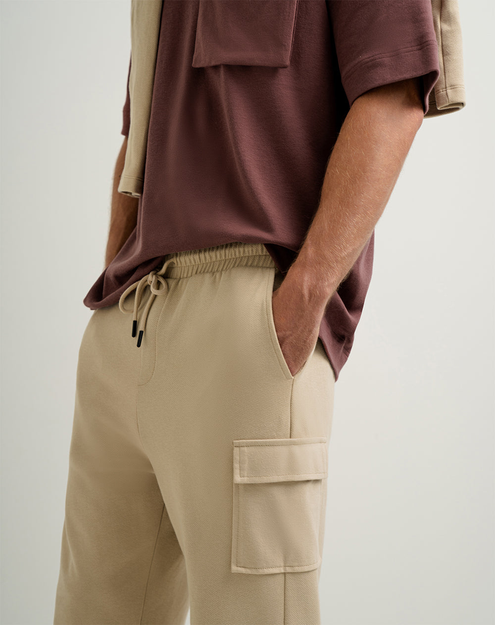 Pantalón regular fit tiro medio khaki