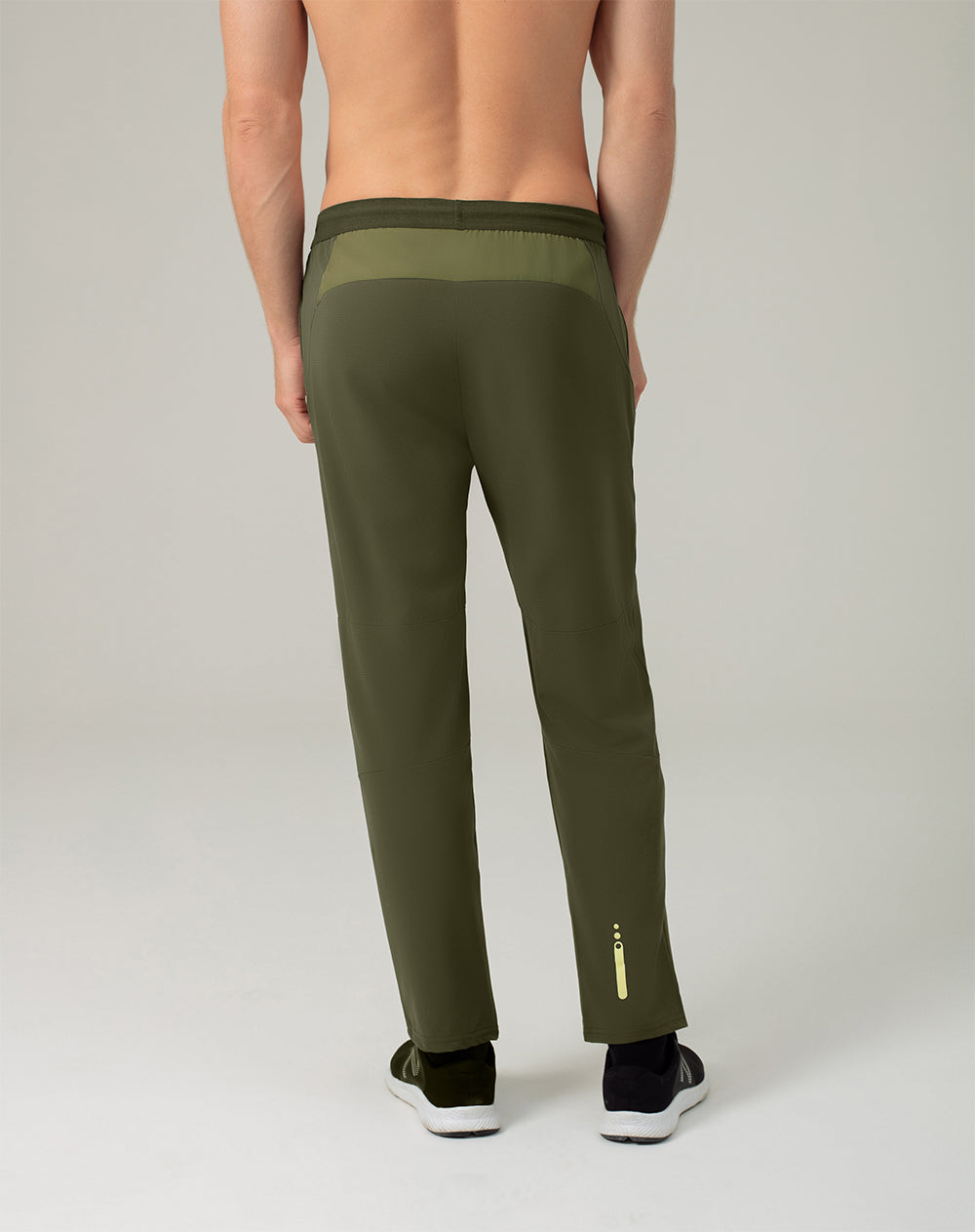 Jogger regular fit tiro medio verde bloques