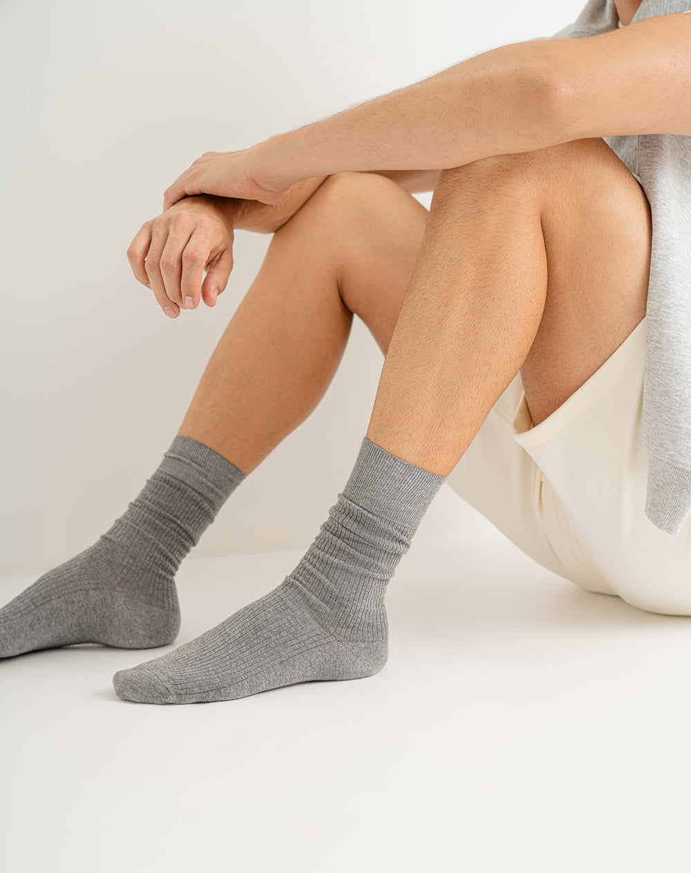 Medias para hombre largas casuales gris jaspe acanaladas