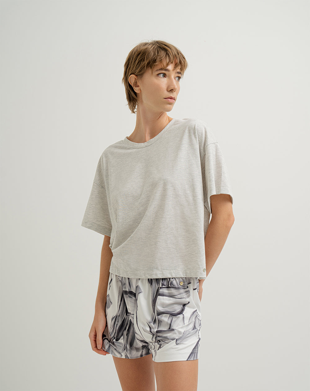 Short pantaloneta gris estampado