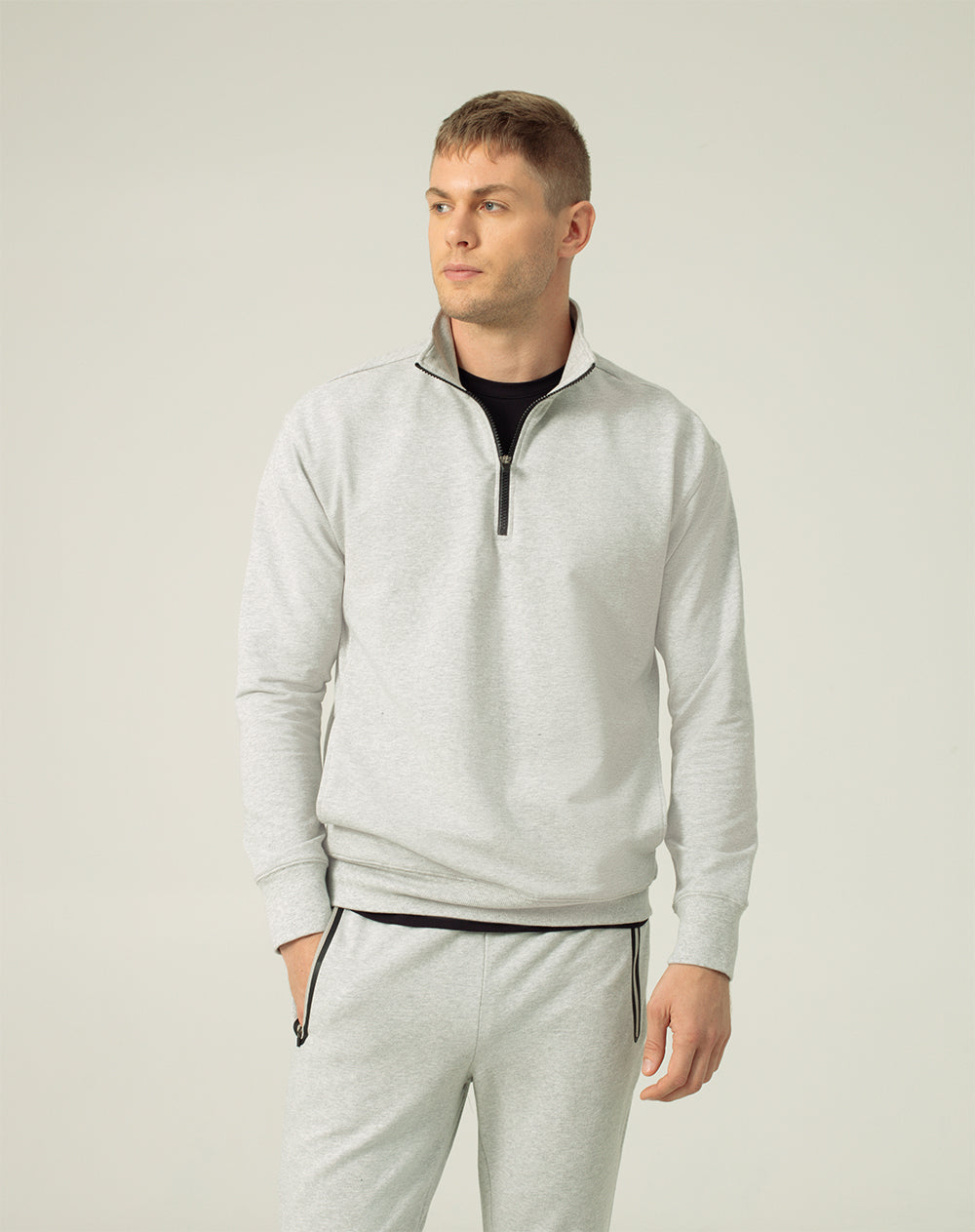 Buzo regular fit gris jaspe