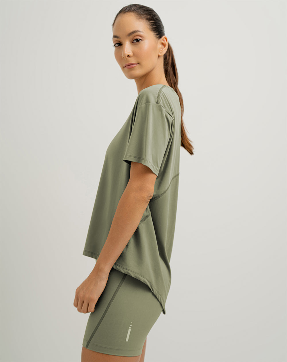 Camiseta kowi regular fit manga corta verde oliva