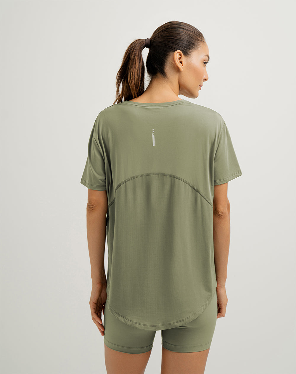 Camiseta kowi regular fit manga corta verde oliva