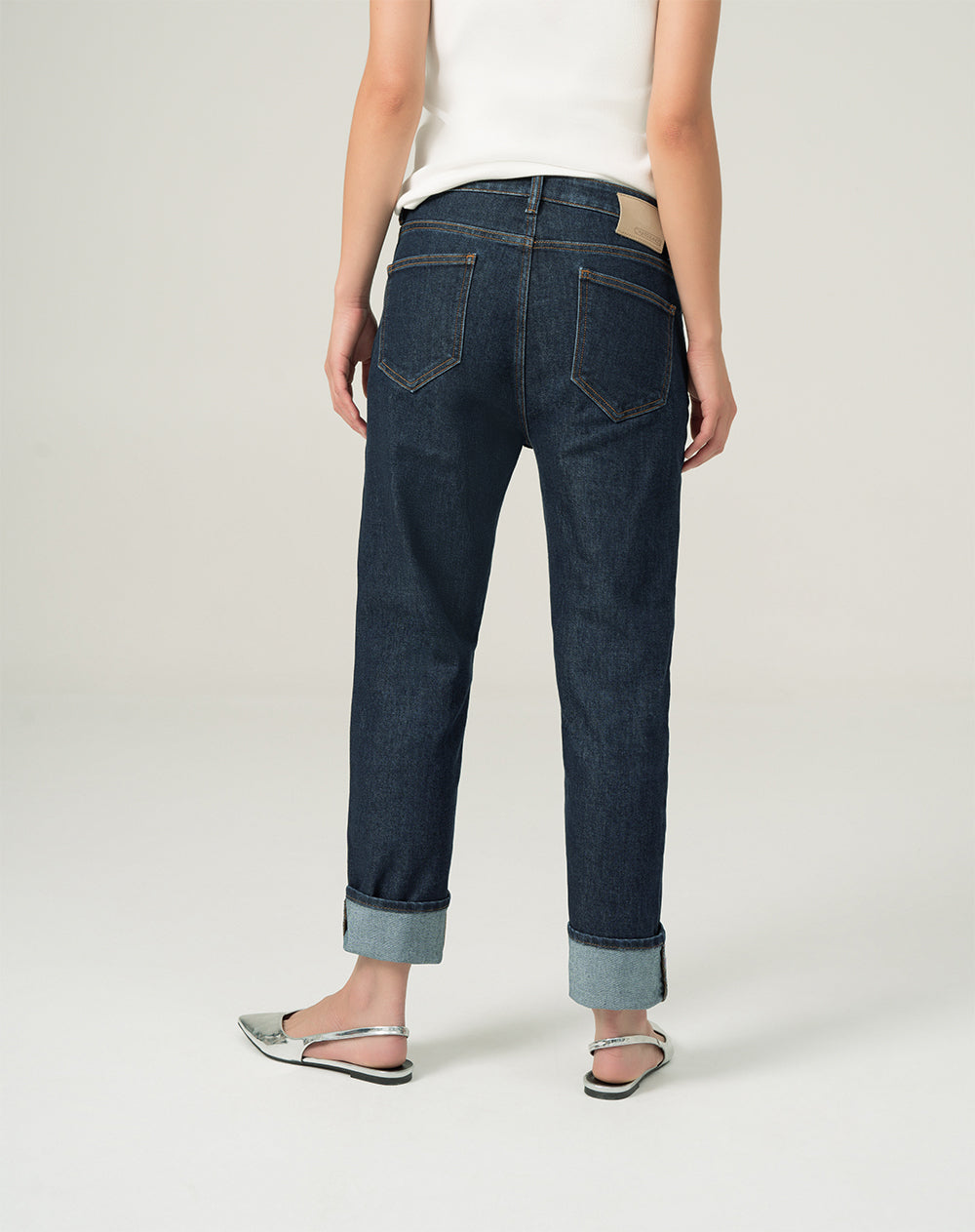 Jean mom fit fit tiro medio azul indigo