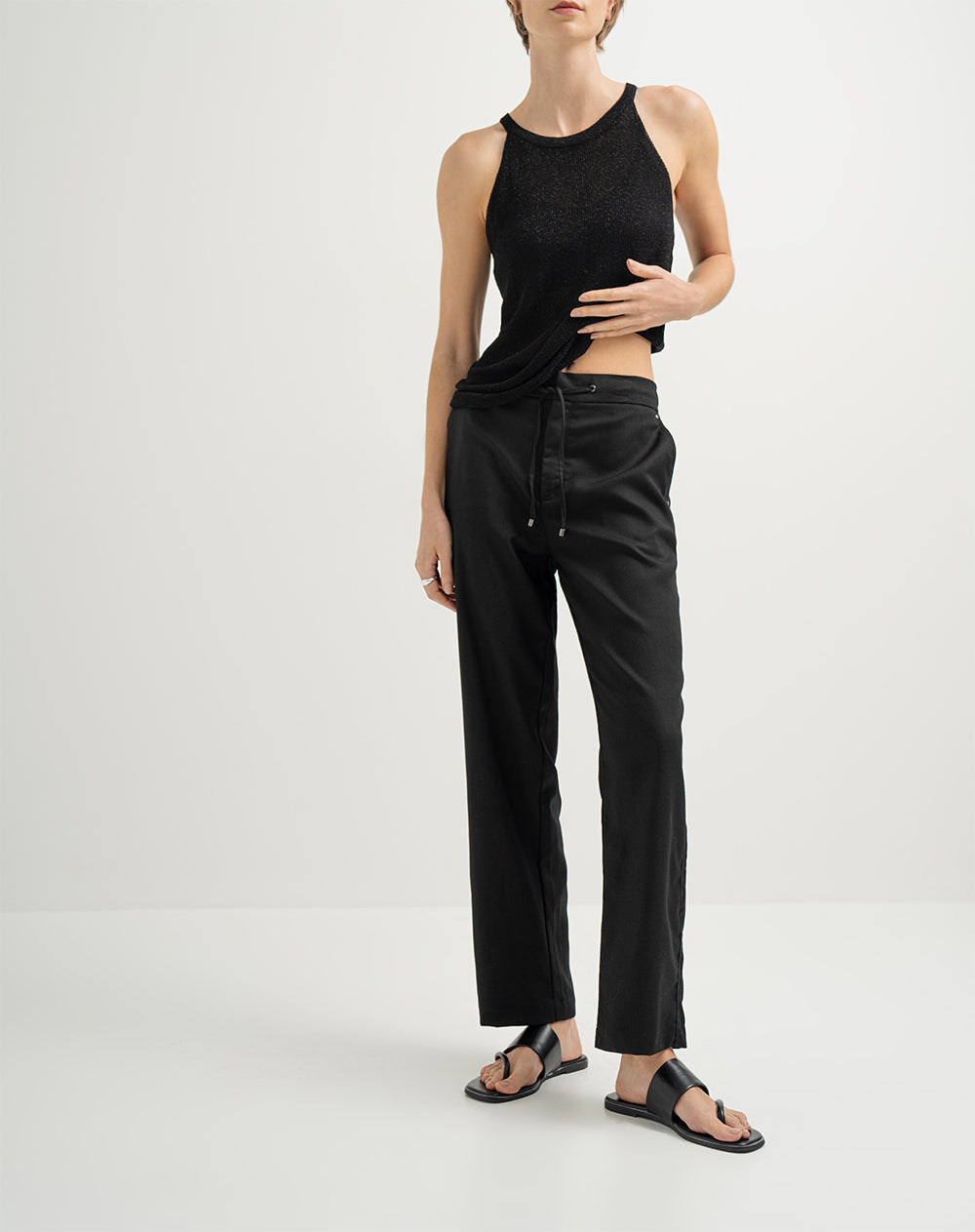 Pantalón relaxed fit tiro alto negro