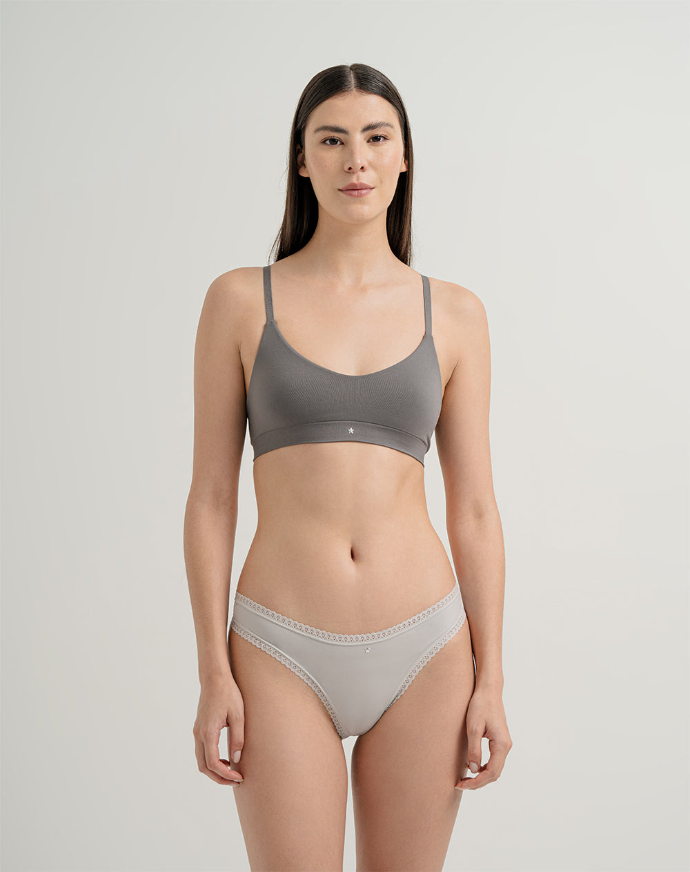 Panty bikini en punto tiro medio gris