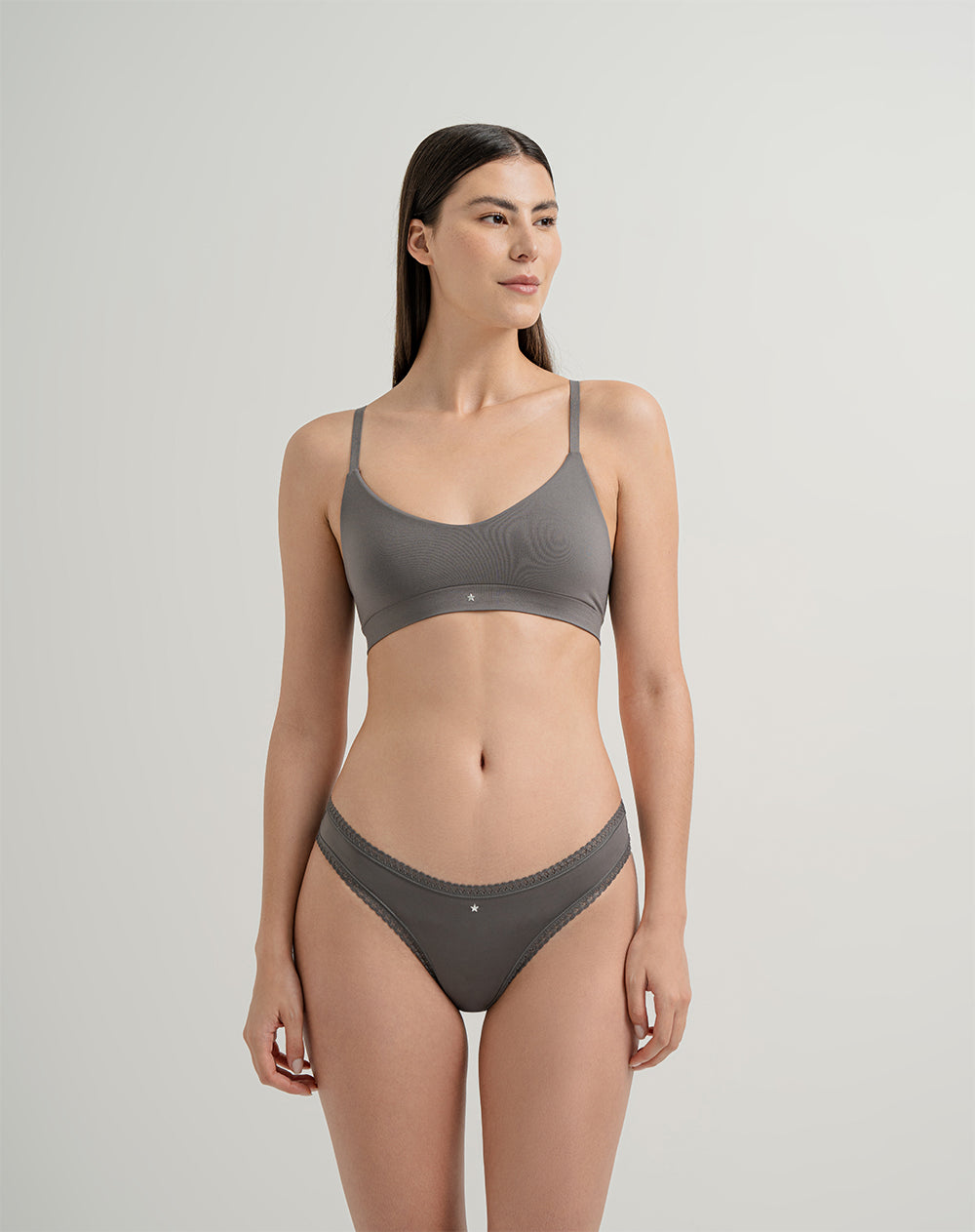 Panty bikini en punto tiro medio gris