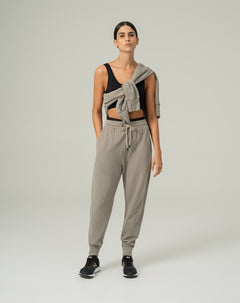 Jogger regular fit tiro alto café