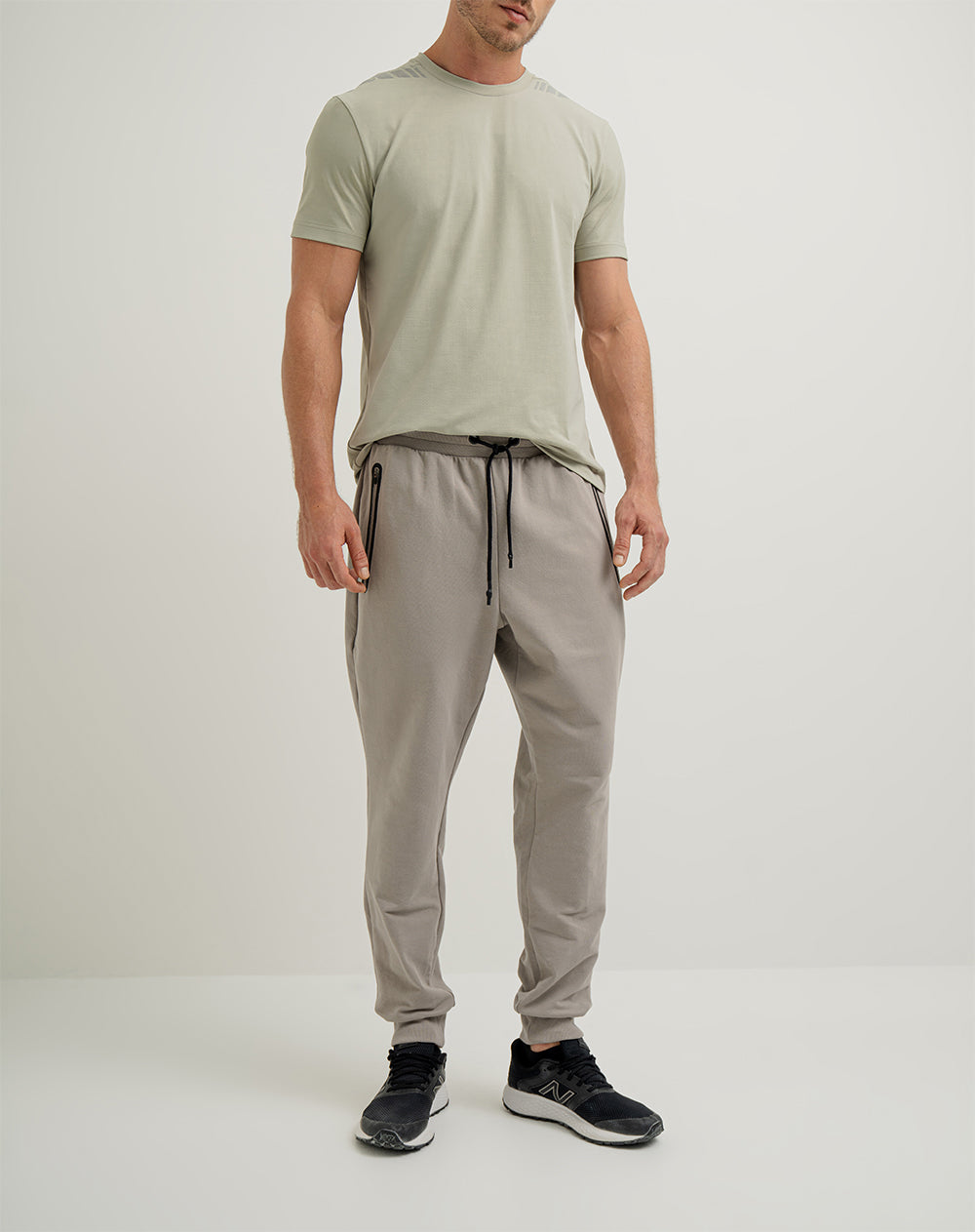 Jogger regular fit tiro medio cafe