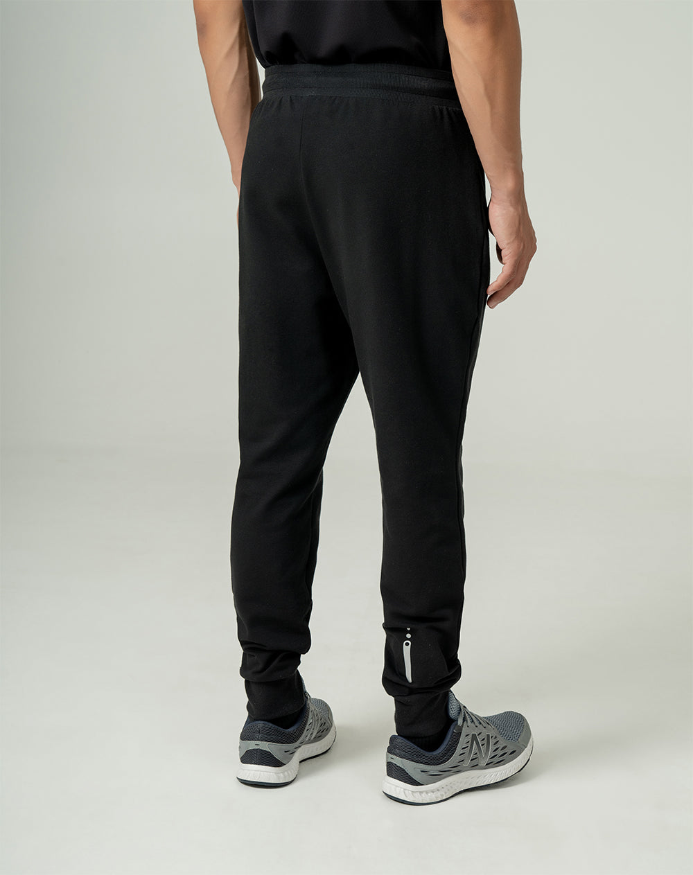 Jogger regular fit tiro medio negro