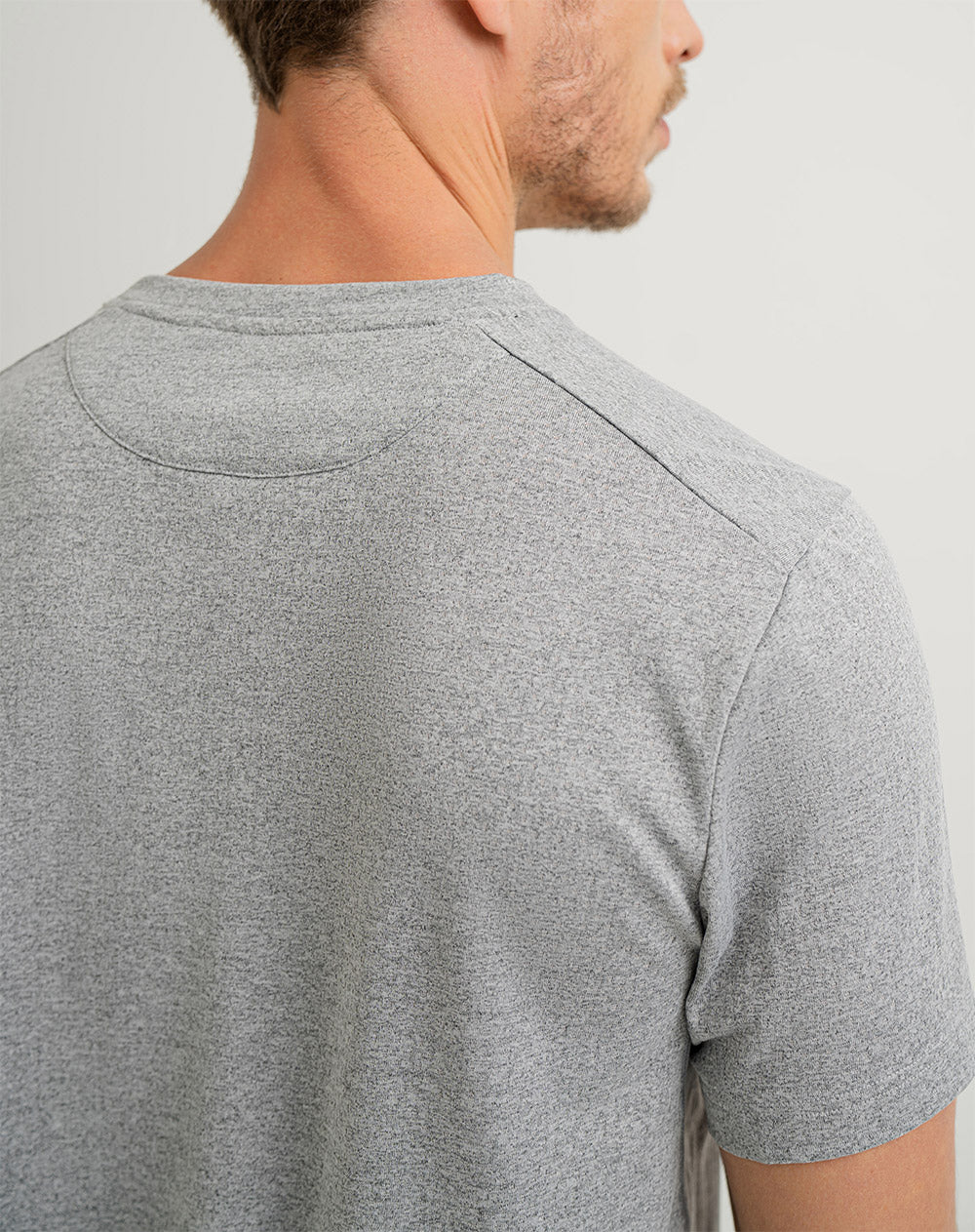 Camiseta regular fit manga corta gris