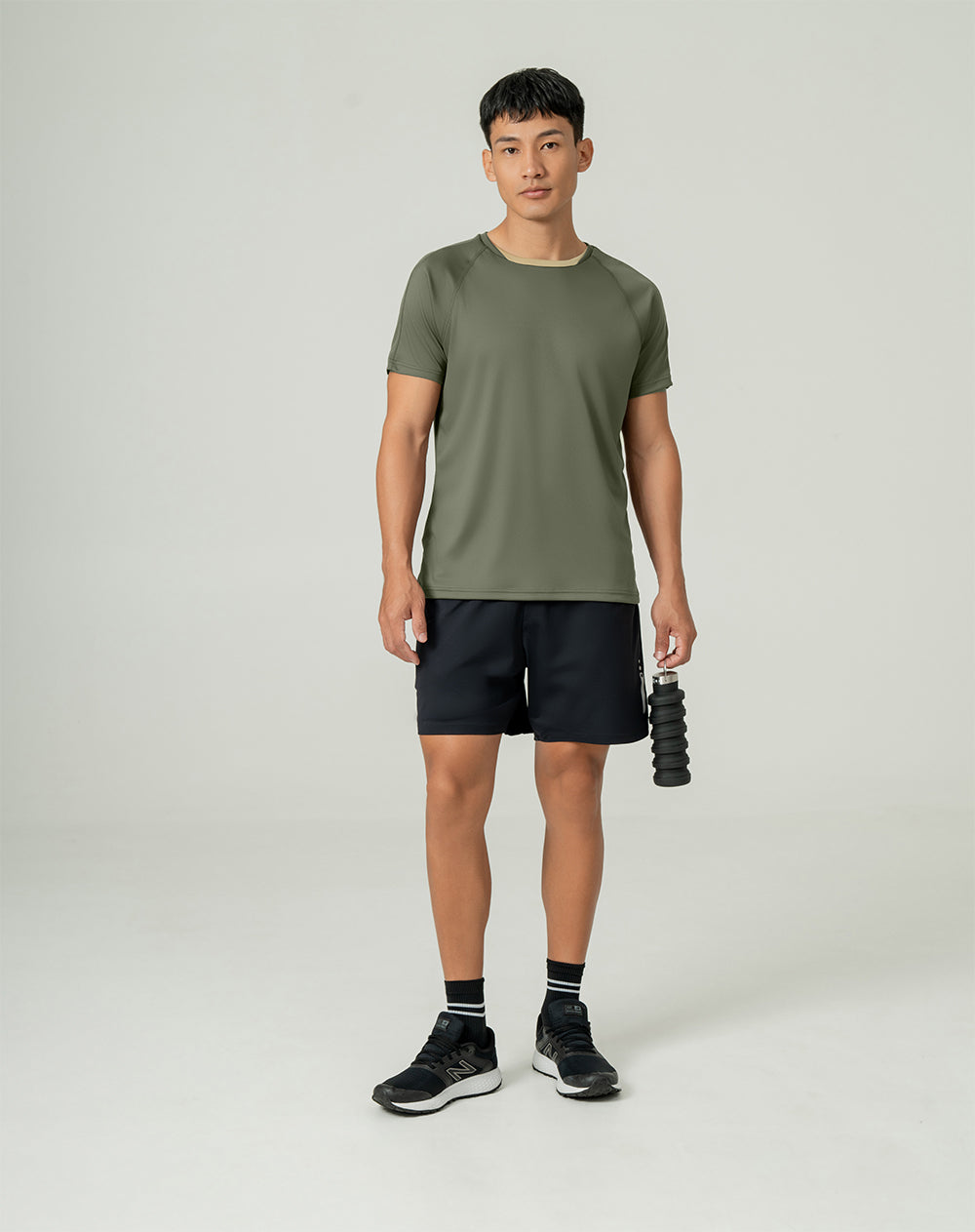 Camiseta regular fit manga corta verde militar