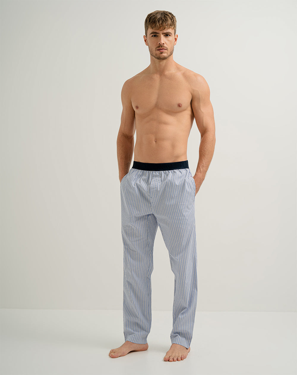 Pantalón regular fit tiro medio azul rayas