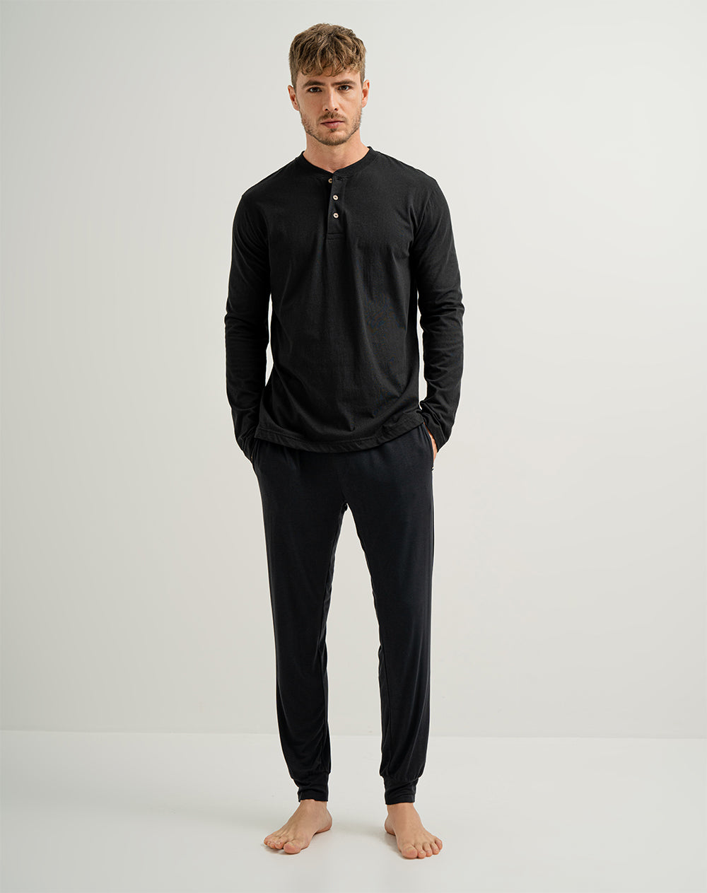 Jogger regular fit tiro medio negro