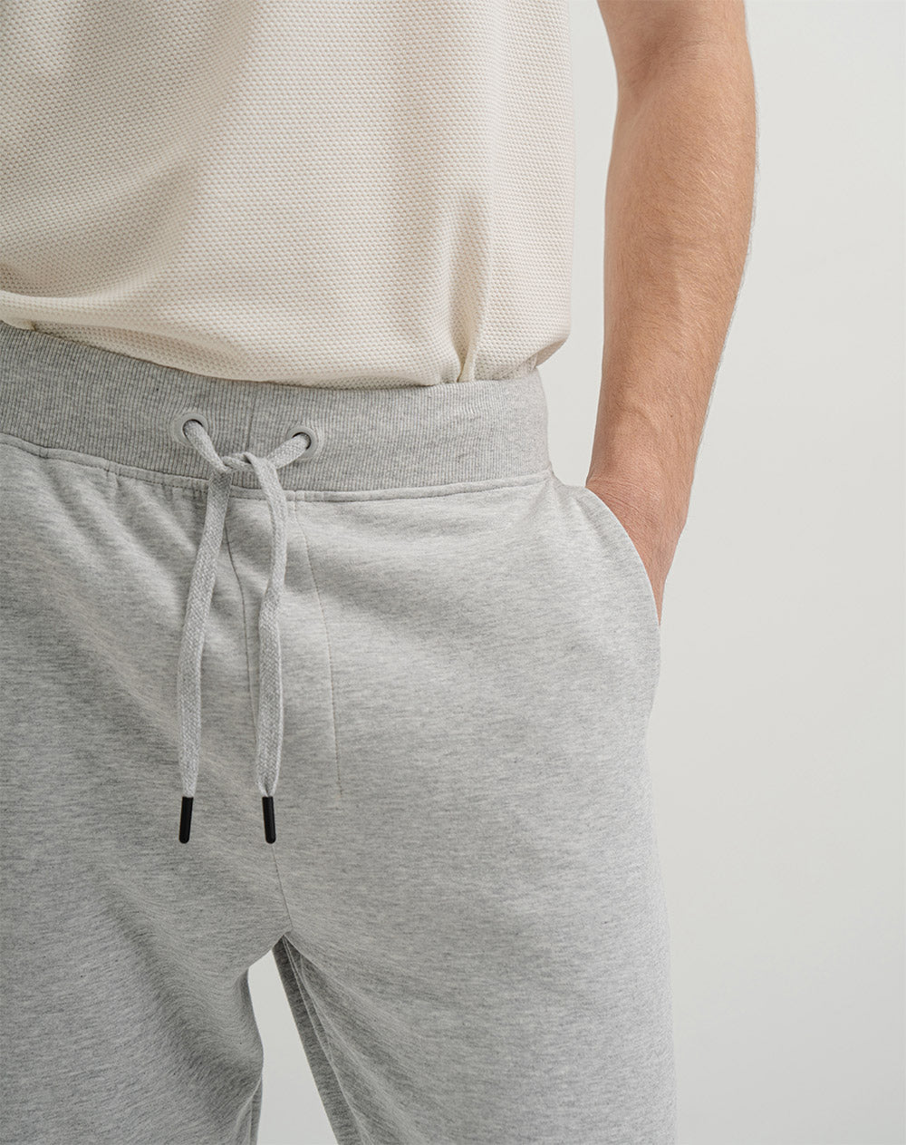 Jogger regular fit tiro medio gris jaspe