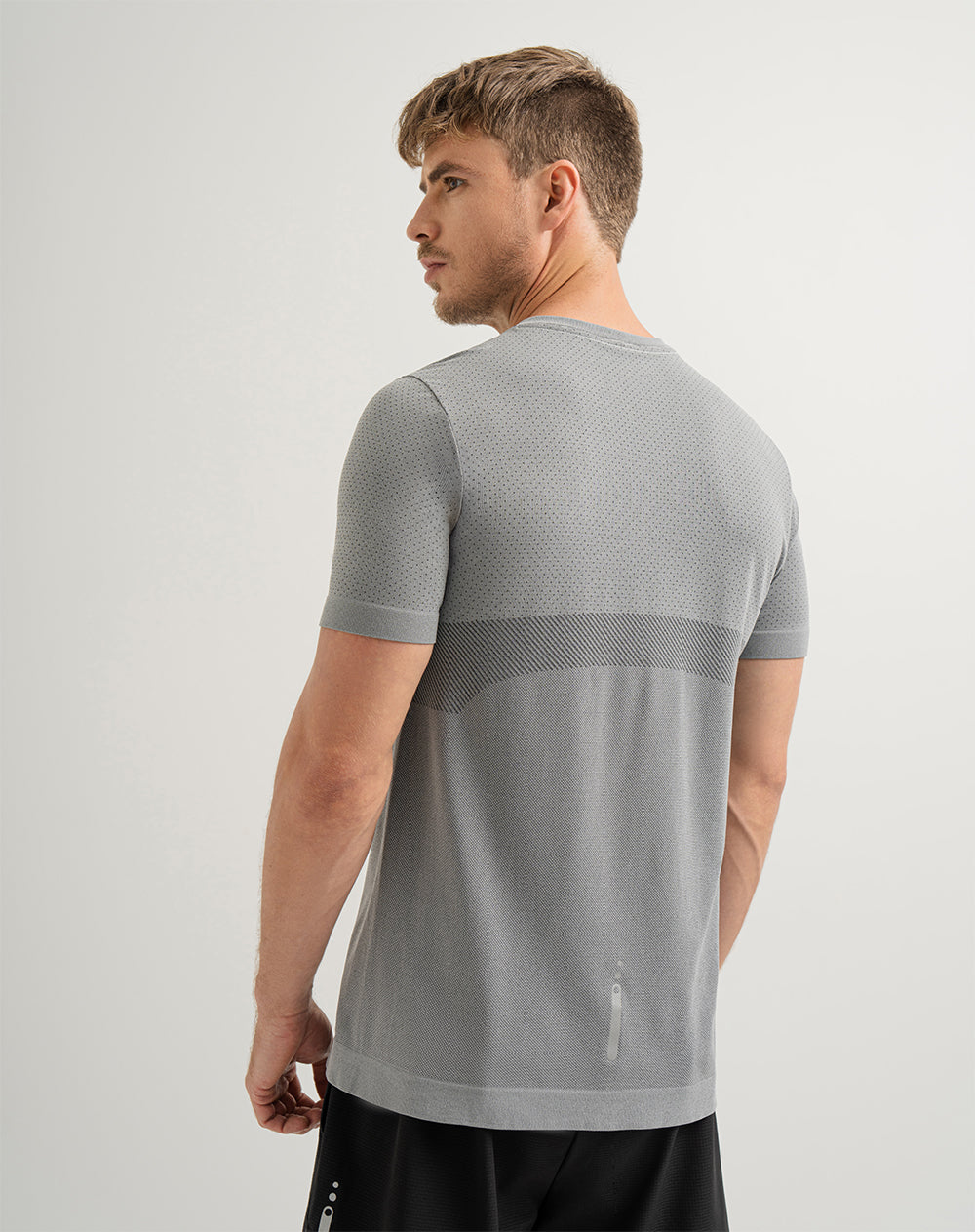 Camiseta slim fit manga corta gris