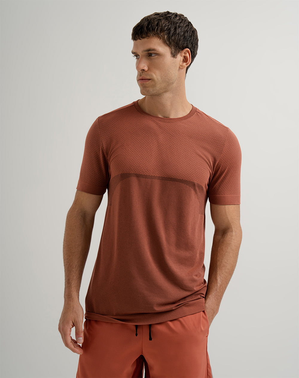 Camiseta slim fit manga corta terracota