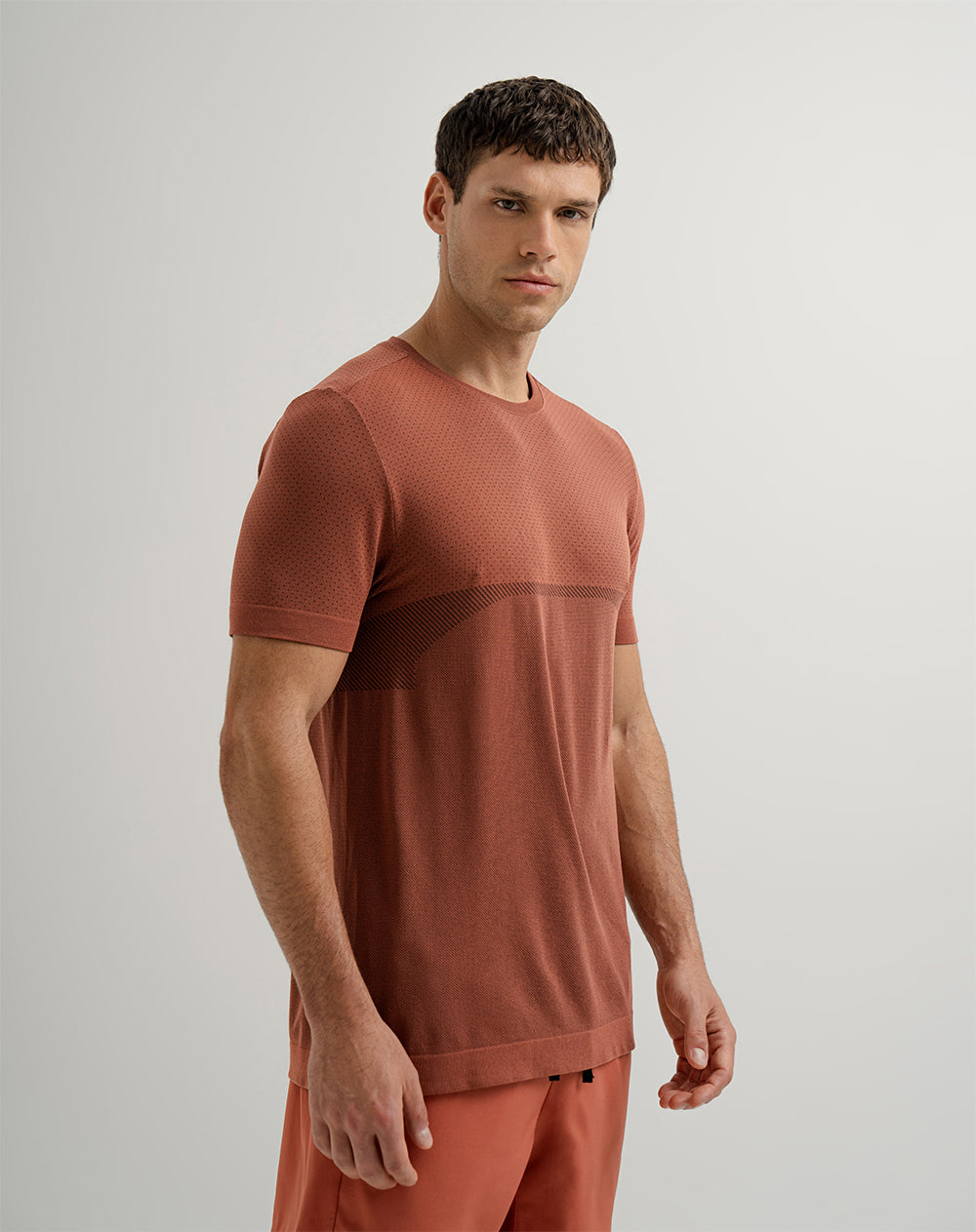 Camiseta slim fit manga corta terracota