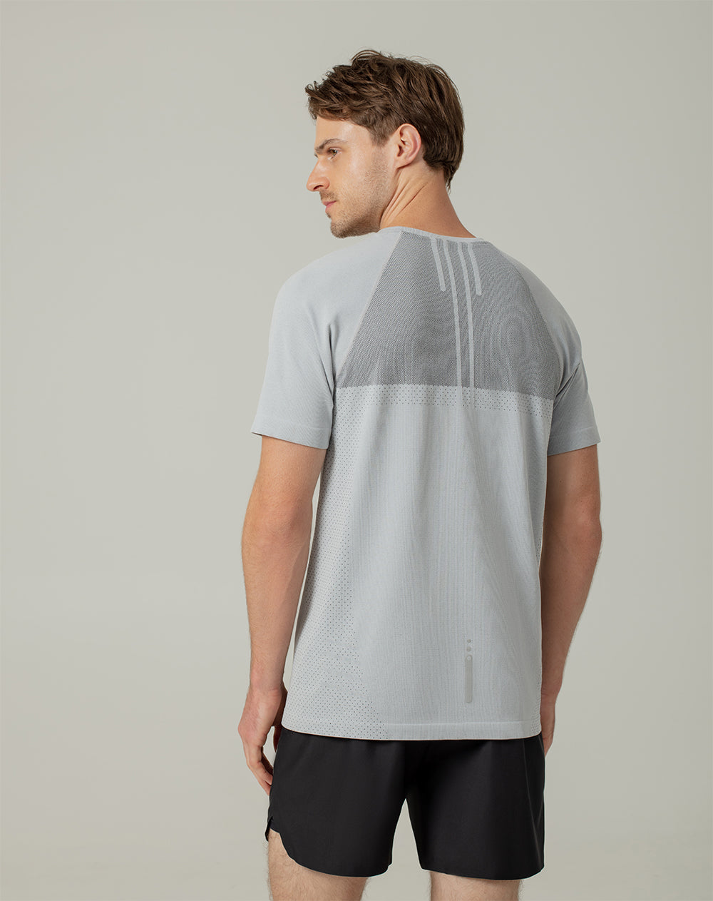 Camiseta slim fit manga corta gris