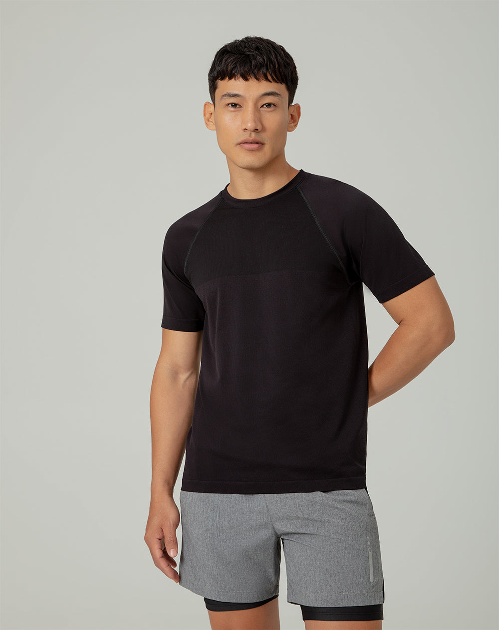 Camiseta slim fit manga corta negra