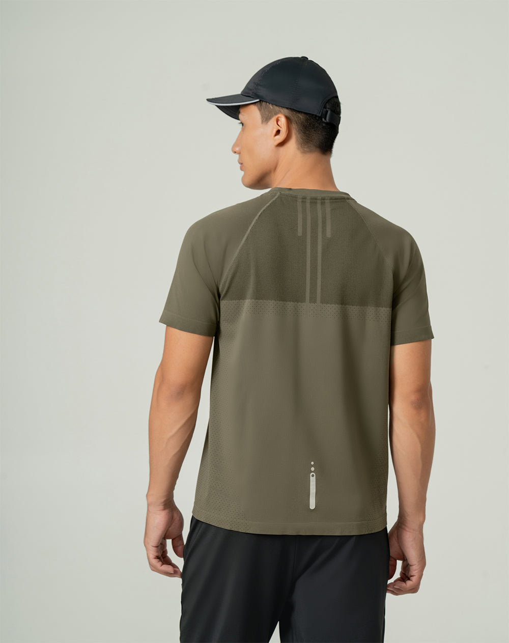 Camiseta slim fit manga corta verde militar