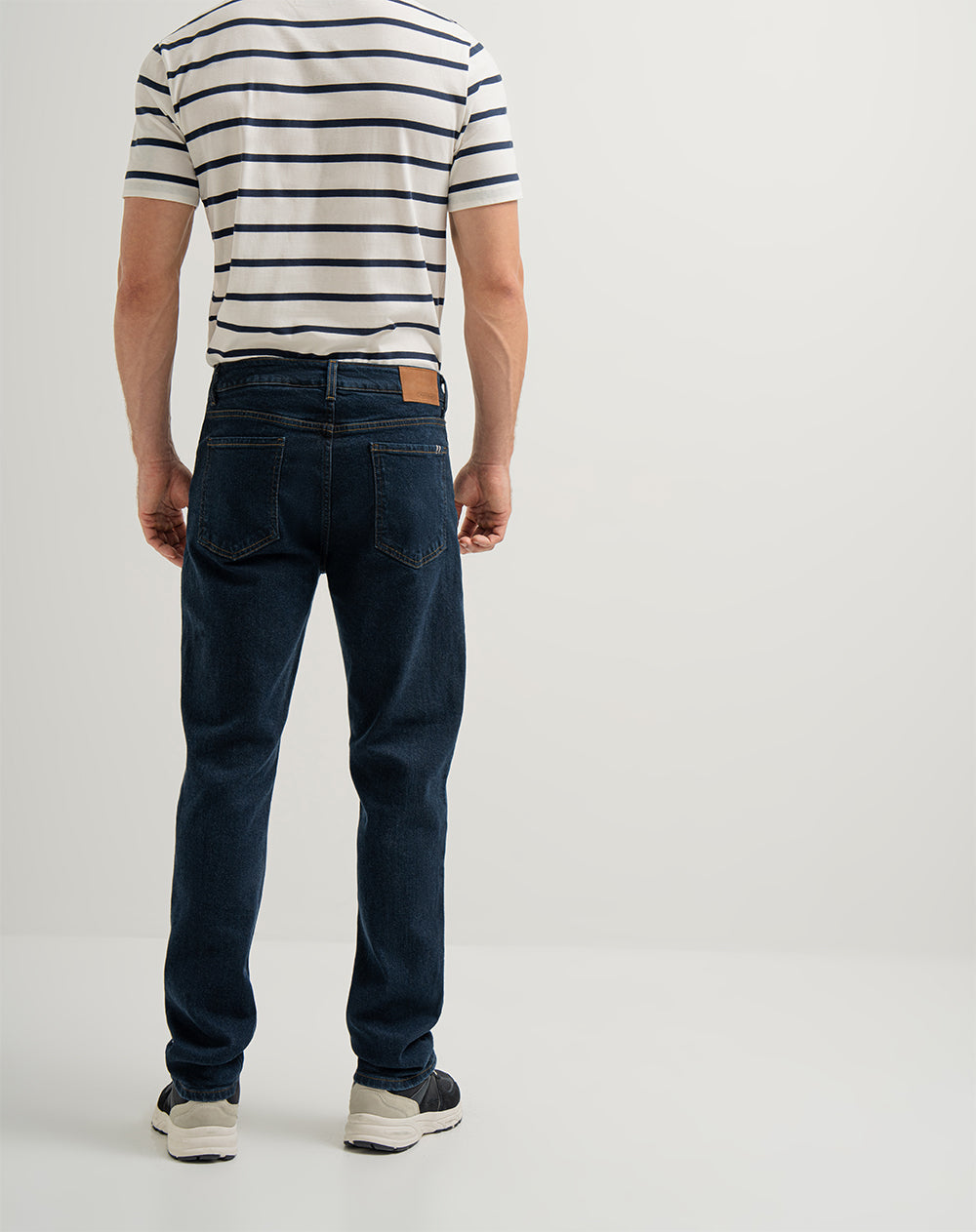 Jean regular fit tiro medio indigo oscuro